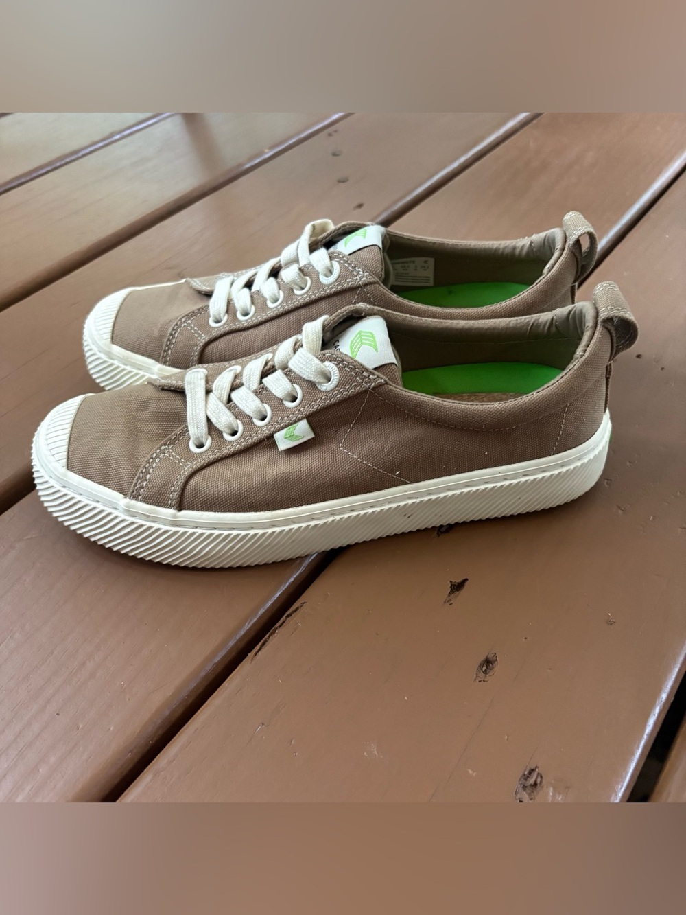 Cariuma OCA Low Womens Shoes Sz 7.5 Burnt Sand Canvas Contrast Thread Sneakers